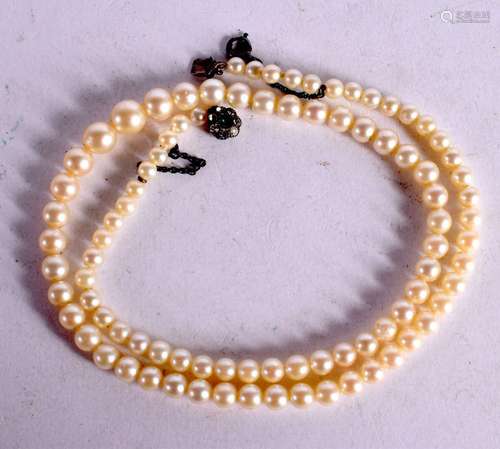 A CULTURED PEARL NECKLACE. 45cm long, pearl size 5mm, weight...