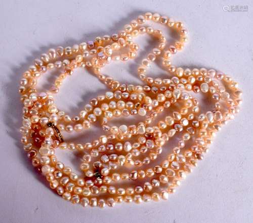 A PEARL NECKLACE WITH 9CT GOLD CLASP. Stamped 375 9ct, 55cm ...