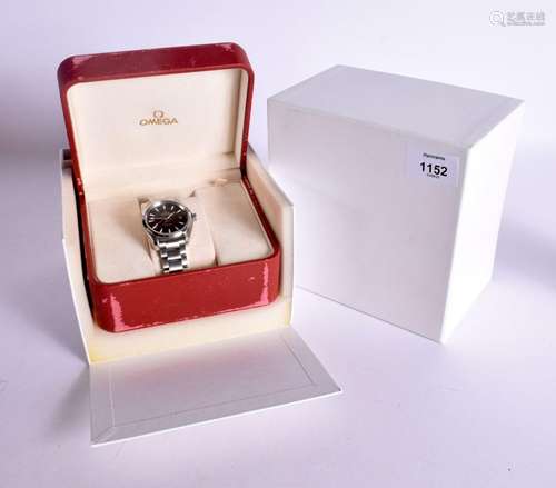 A BOXED OMEGA SEAMASTER AQUA TERRA QUARTZ SILVER 39MM WATCH