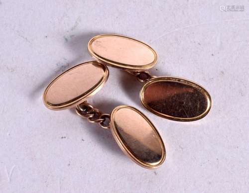 A PAIR OF 9CT GOLD CUFFLINKS. Stamped 375, 1.6cm x 1cm, weig...