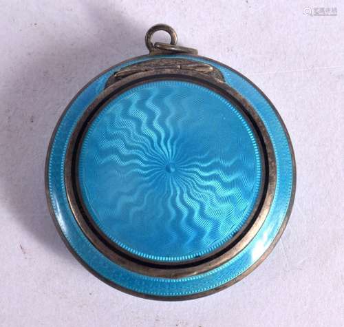 A PENDANT IN THE FORM OF A GUILLOCHE ENAMEL COMPACT, 4.2cm d...