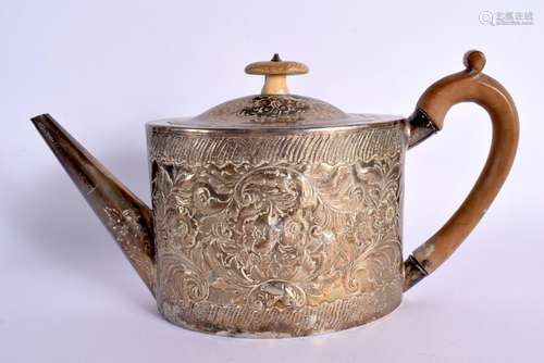 A GEORGIAN SILVER TEAPOT. Hallmarked London 1792, 26cm x 10c...