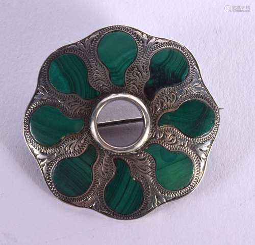 A CONTINENTAL SILVER AND MALACHITE BROOCH. 4.4cm diameter, w...