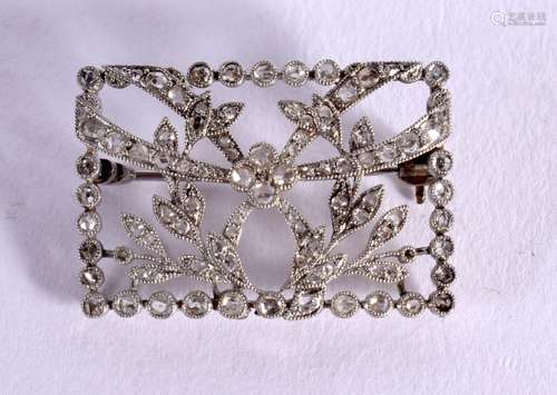 BELLE ÉPOQUE DIAMOND AND PLATINUM BROOCH. 3cm x 2cm, weight ...