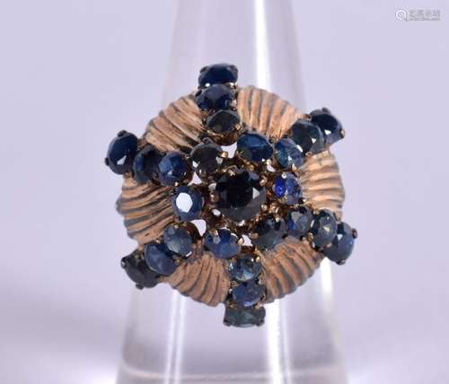 AN 18CT GOLD AND SAPPHIRE COCKTAIL RING. Stamped 18K, size M...