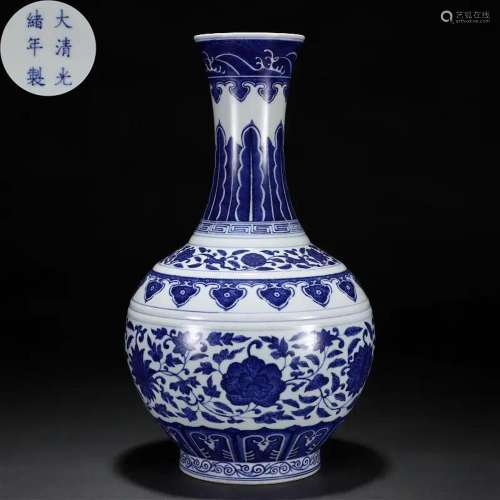 A Chinese Blue and White Decorative Vase