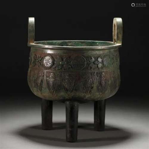 A Chinese Bronze Vessel Ding