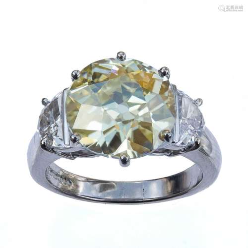 An impressive 4.80ct V S2 fancy light yellow diamond solitai...