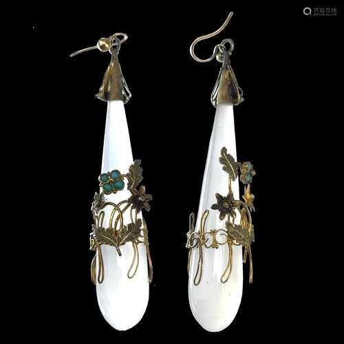 A good pair of late Georgian chalcedony earrings.