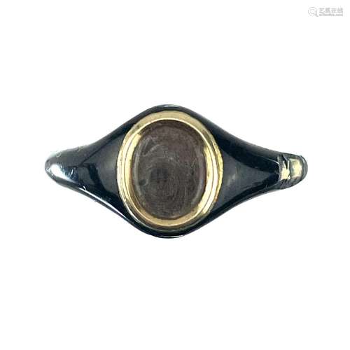 An early Victorian gold and black enamel mourning signet rin...