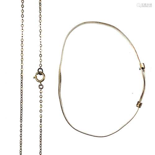 A 9ct gold adjustable bangle and a broken 9ct chain.