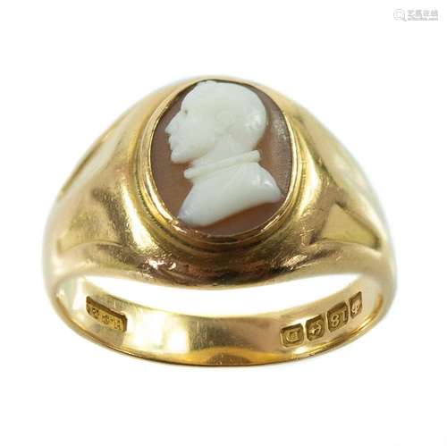 A Victorian 18ct gold shell cameo set gentleman`s ring.