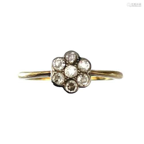 An 18ct gold diamond set daisy ring.