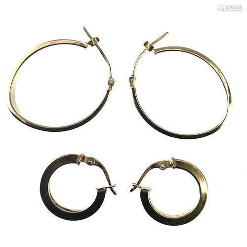 Two pairs of 9ct gold hoop earrings, one stamped 375, 4.6g.T...