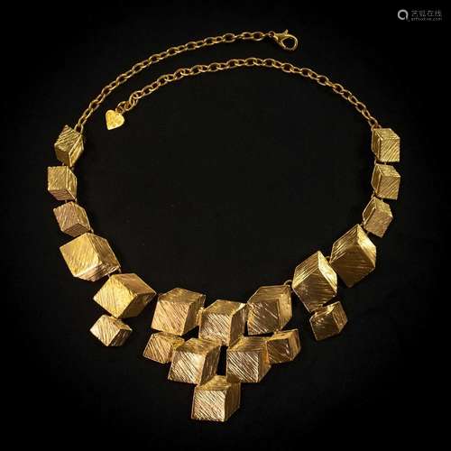 Dolce Vita - A stylish gold plated cube design necklace.