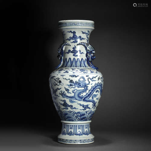 Ming Dynasty blue and white dragon pattern amphora