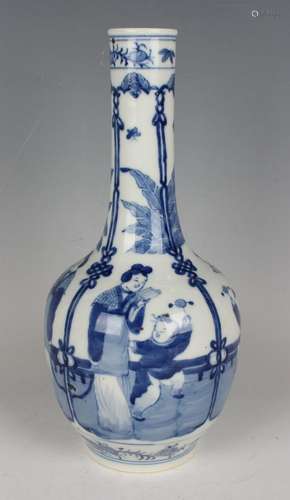 A Chinese blue and white porcelain bottle vase