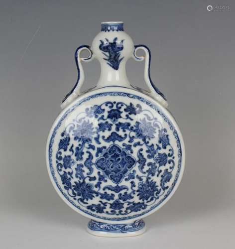 A Chinese Ming style blue and white porcelain moonflask