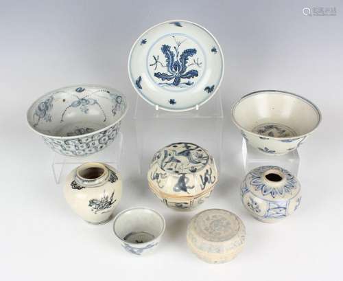 A collection of Chinese Swatow blue and white porcelain ware...