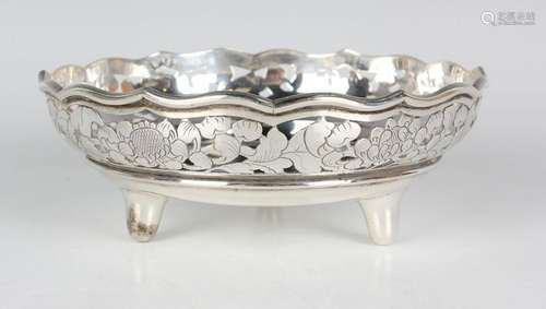 A Chinese silver circular bowl by Luen Wo