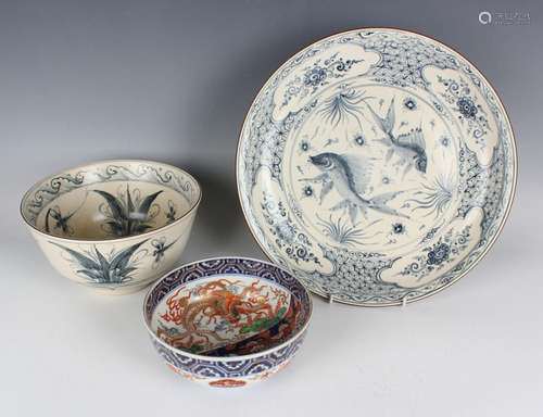 A Japanese Imari porcelain bowl