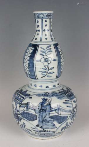 A Chinese Kraak style blue and white porcelain double gourd ...