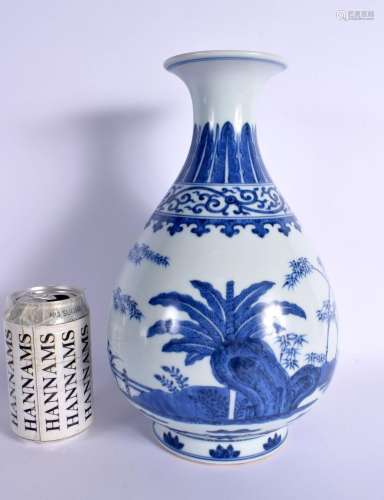 A CHINESE BLUE AND WHITE PORCELAIN YUHUCHUMPING VASE 20th Ce...