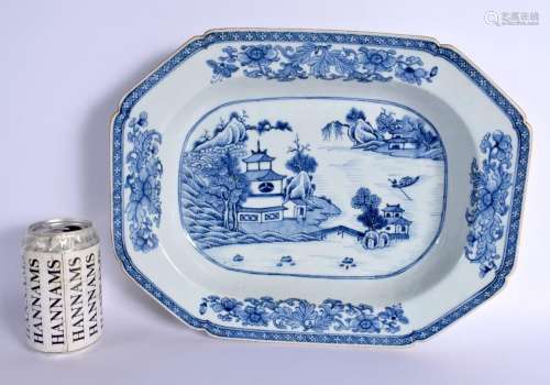 A LARGE 18TH CENTURY CHINESE BLUE AND WHITE PORCELAIN DISH Q...