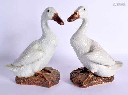 A PAIR OF 19TH CENTURY CHINESE PORCELAIN FIGURES OF DUCKS Ka...