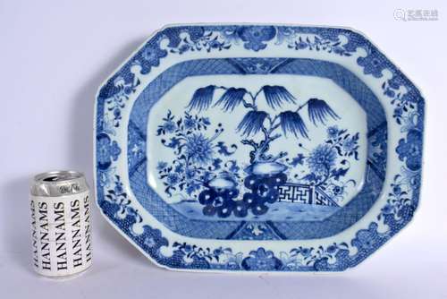 A LARGE 18TH CENTURY CHINESE BLUE AND WHITE PORCELAIN DISH Q...