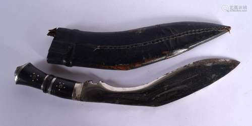 AN ANTIQUE OMANI HORN HANDLED DAGGER. 38 cm long.