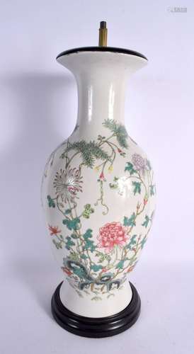 A LARGE 19TH CENTURY CHINESE FAMILLE ROSE PORCELAIN VASE Gua...