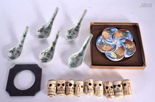 A COLLECTION OF EARLY 20TH CENTURY CHINESE PORCELAIN SPOONS ...