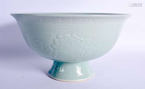 A LARGE CHINESE CELADON CIRCULAR STEM FOOT BOWL 20th Century...