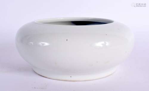 A 19TH CENTURY CHINESE BLANC DE CHINE PORCELAIN CENSER Qing....