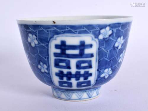 A CHINESE BLUE AND WHITE PORCELAIN TEABOWL 20th Century. 7 c...