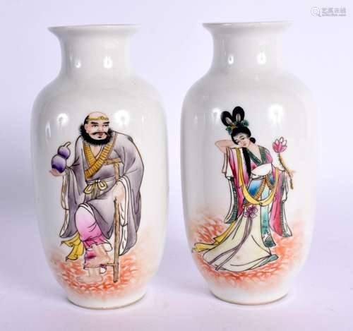 A PAIR OF CHINESE PORCELAIN VASES 20th Century. 13 cm high.