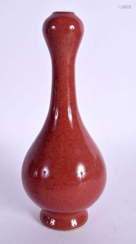 A CHINESE SANG DU BOEUF GARLIC NECK VASE 20th Century. 18 cm...