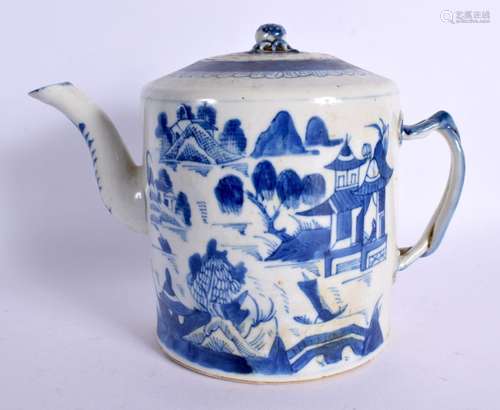 A LATE 19TH CENTURY CHINESE BLUE AND WHITE PORCELAIN TEAPOT ...