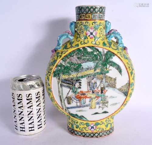 A 19TH CENTURY CHINESE FAMILLE JAUNE PORCELAIN PILGRIM FLASK...