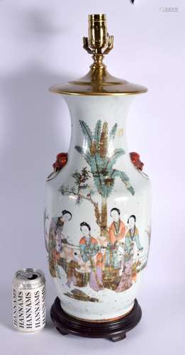 AN EARLY 20TH CENTURY CHINESE FAMILLE ROSE PORCELAIN LAMP La...