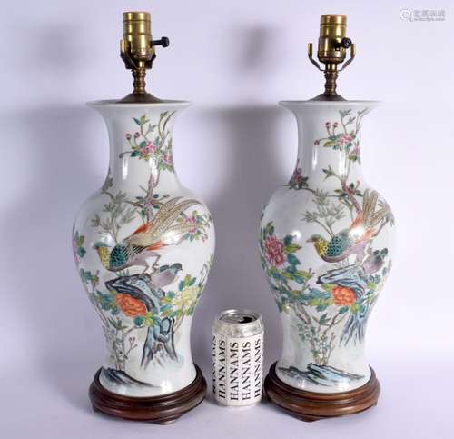 A PAIR OF EARLY 20TH CENTURY CHINESE FAMILLE ROSE PORCELAIN ...