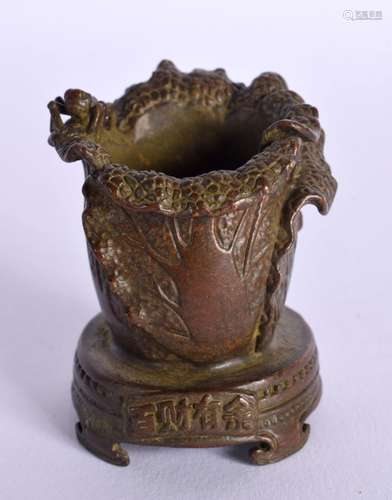 A JAPANESE BRONZE CENSER. 5 cm x 3.5 cm.