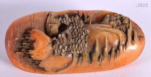 A CHINESE HARDSTONE PEBBLE 20th Century. 10.5 cm x 5 cm.