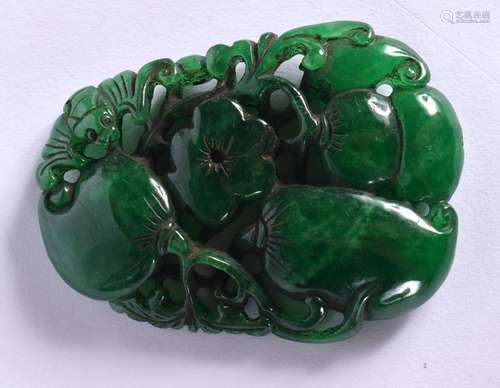 A LARGE CHINESE JADE PENDANT 20th Century. 8.5 cm x 6 cm.