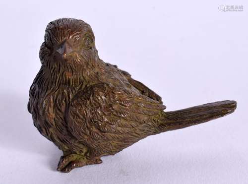 A JAPANESE BRONZE BIRD OKIMONO. 4 cm x 3 cm.