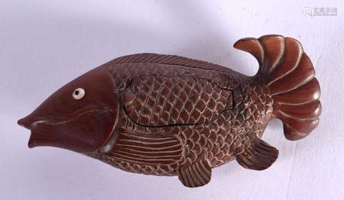 A JAPANESE BOXWOOD FISH BOX AND COVER. 12.5 cm x 5 cm.