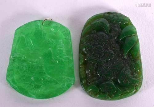 A 14CT GOLD CHINESE APPLE JADE PENDANT 20th Century, togethe...