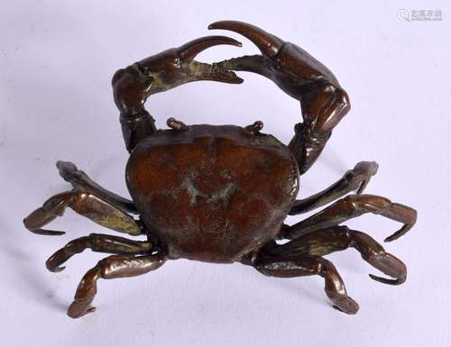 A JAPANESE BRONZE CRAB OKIMONO. 8 cm x 6 cm.