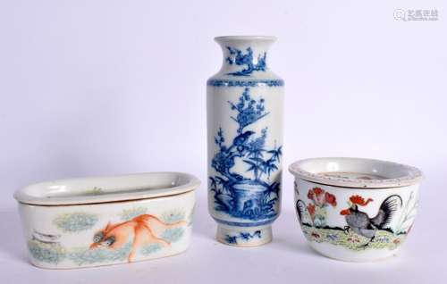 A PAIR OF CHINESE REPUBLICAN PERIOD CRICKET PORCELAIN BOXES ...